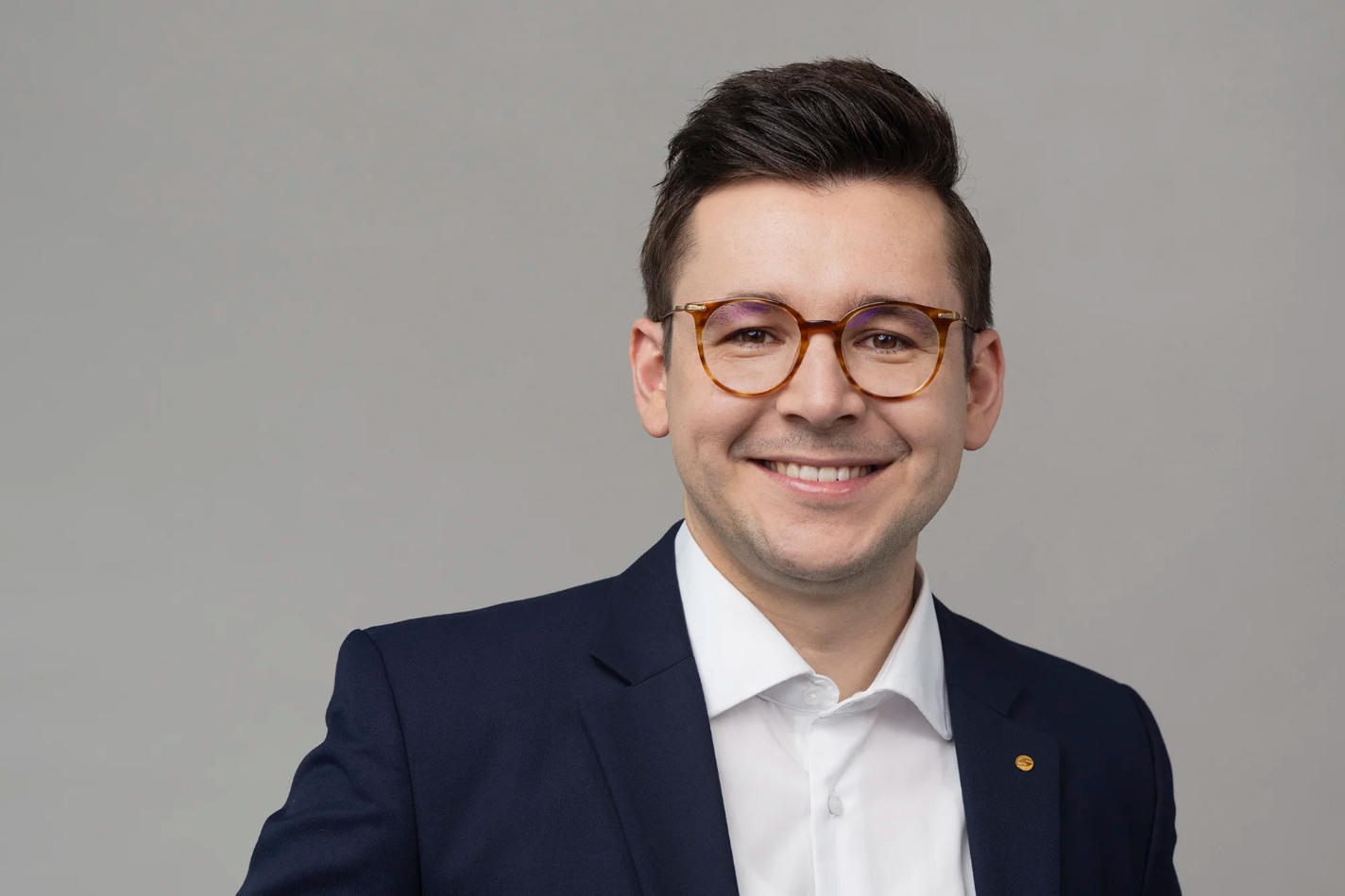 portrait of managing director of sinto advanced ceramics nikolai sauer 